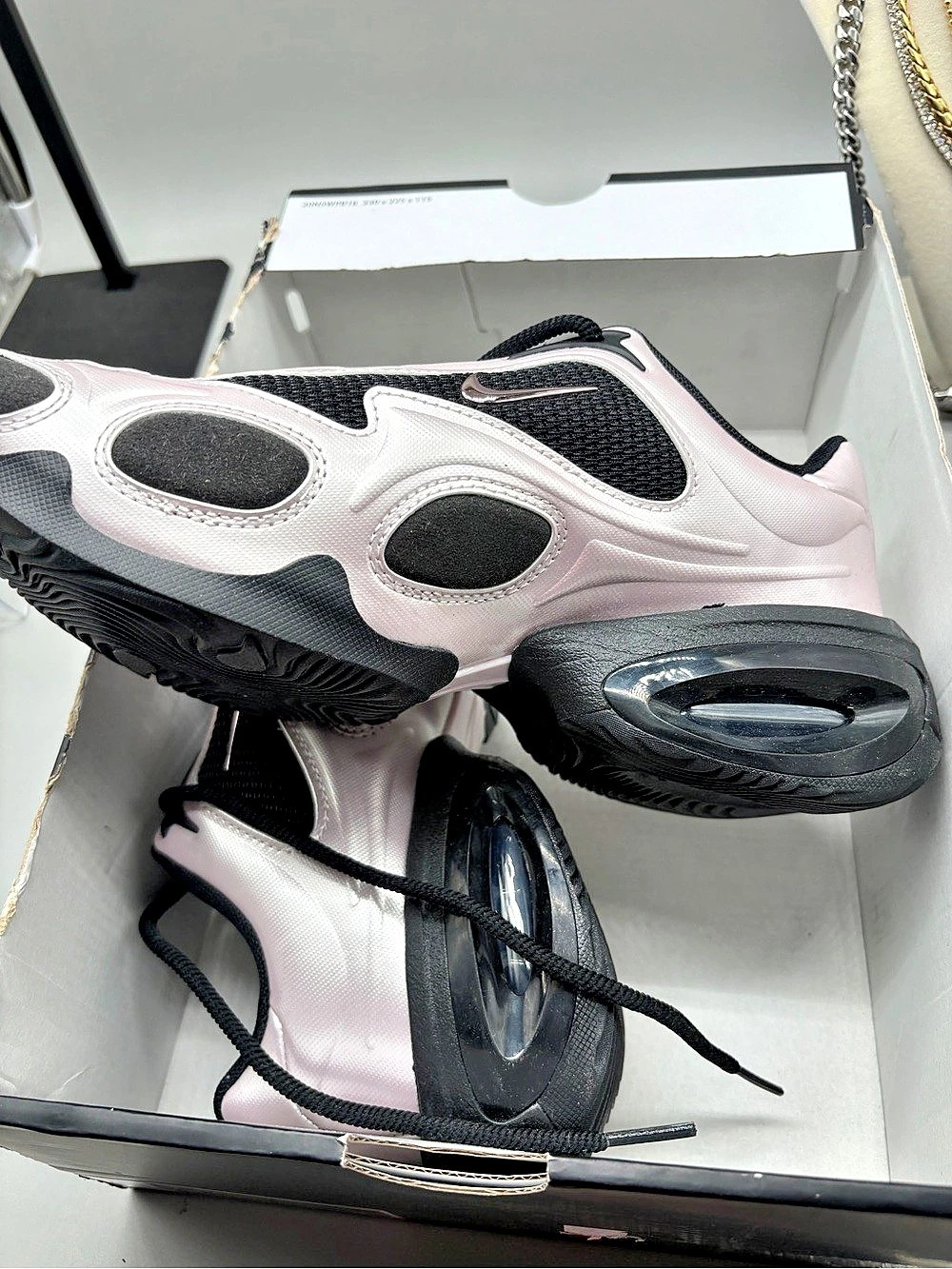 Nike Air Max Muse Pink & Black US 7.5 Like New Box with no lid